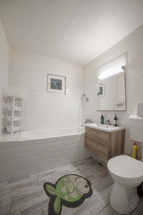 Apartament 2 cam*Colentina-Maior Bacila* Spatios 54 mp* Bloc 1986 reabilitat