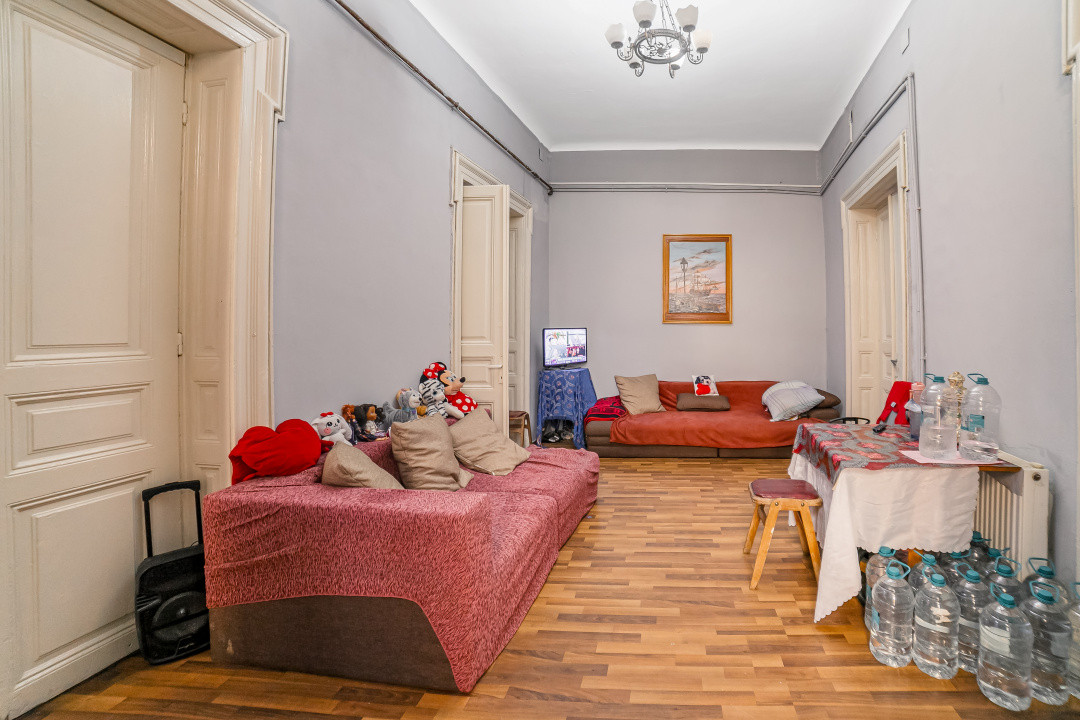 4 camere*Parter/2*Vila interbelică*Curte comună*120 mp utili*C. Dona 5
