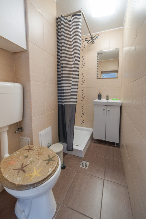 Unirii-Sfanta Vineri*Bloc 1990*Terasa 40 mp*Etaj 8/8* Mobilat si utilat modern