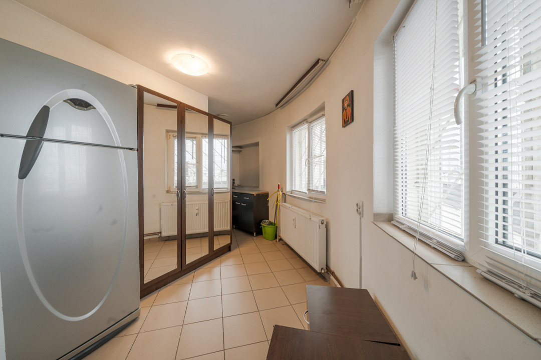 Unirii-Sfanta Vineri*Bloc 1990*Terasa 40 mp*Etaj 8/8* Mobilat si utilat modern