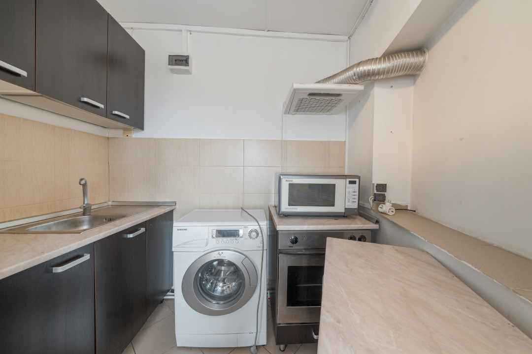 Unirii-Sfanta Vineri*Bloc 1990*Terasa 40 mp*Etaj 8/8* Mobilat si utilat modern