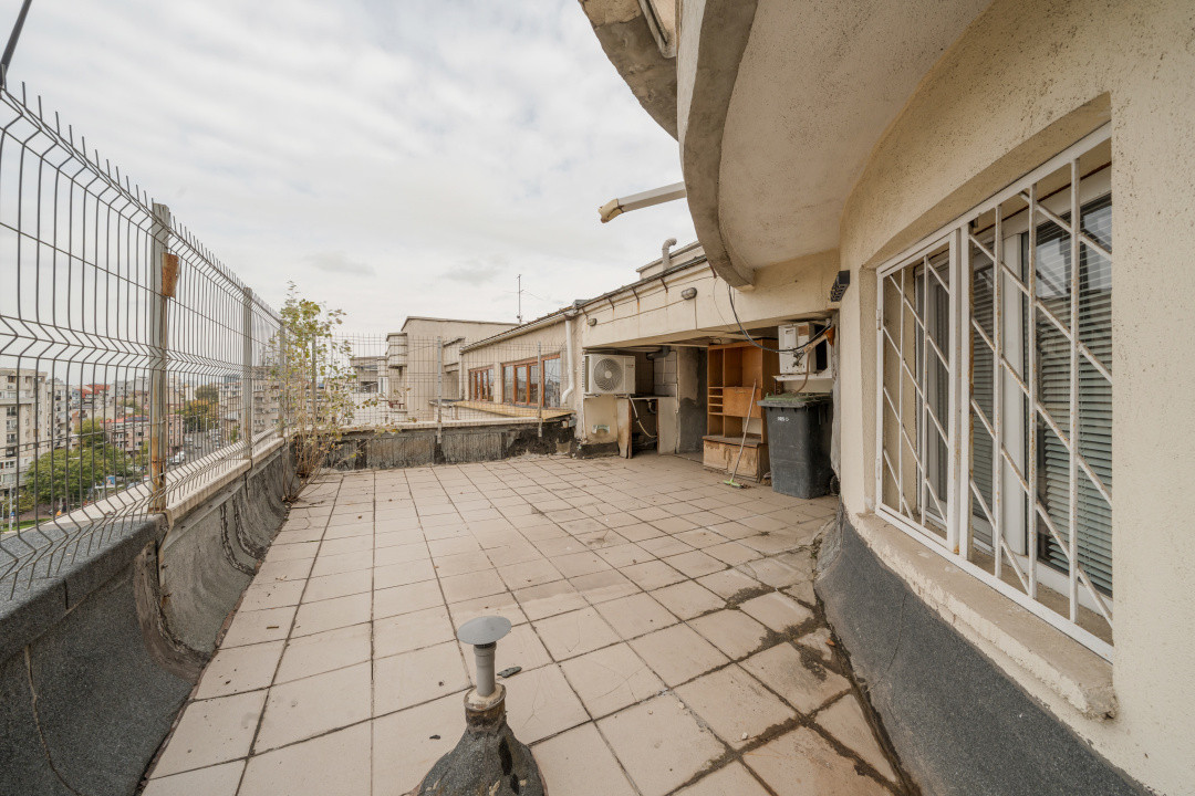 Unirii-Sfanta Vineri*Bloc 1990*Terasa 40 mp*Etaj 8/8* Mobilat si utilat modern