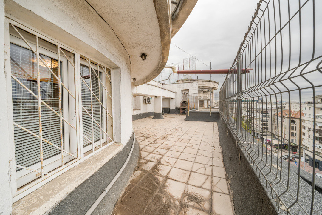 Unirii-Sfanta Vineri*Bloc 1990*Terasa 40 mp*Etaj 8/8* Mobilat si utilat modern