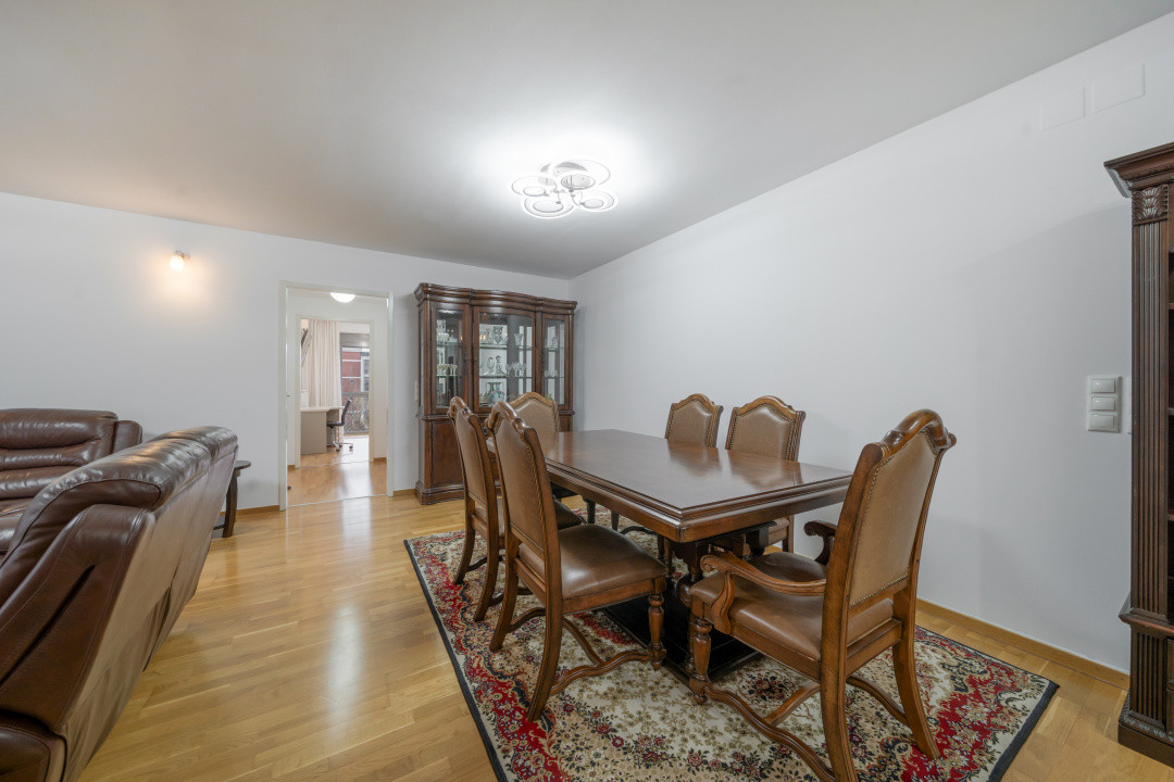 3 camere* GreenLake, King's Oak international School, 116mp