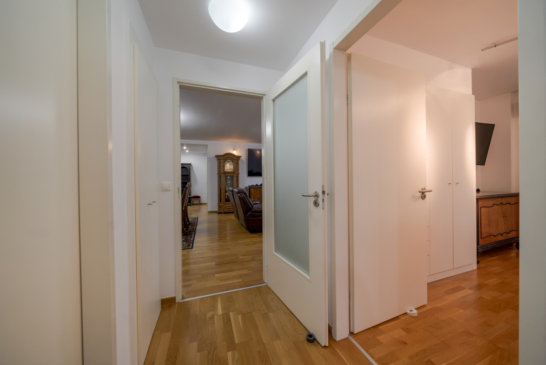 3 camere* GreenLake, King's Oak international School, 116mp