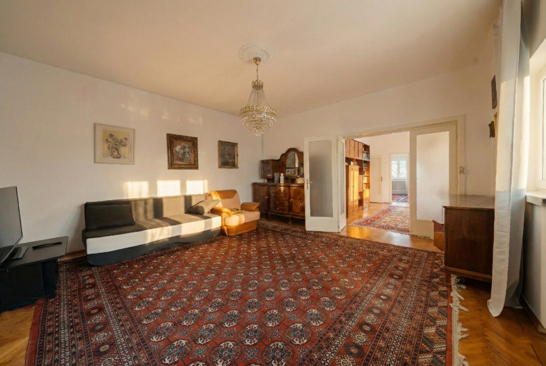 Etaj 1/Vila*120 mp utili+80 mp spatii comune*PRO TV*