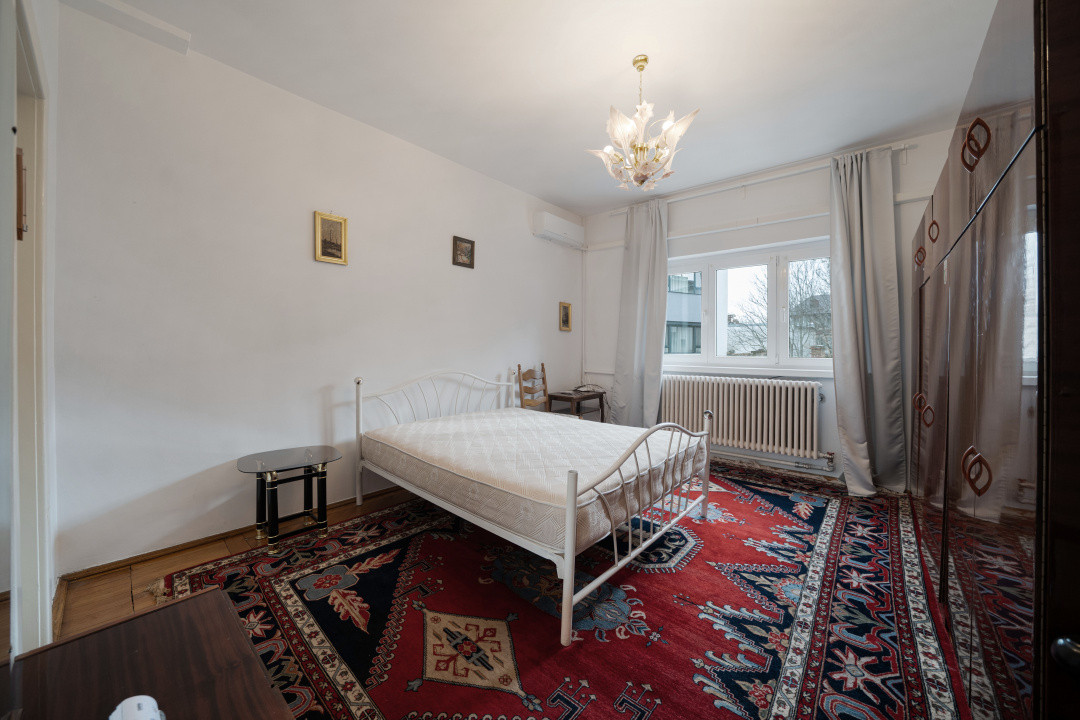 Etaj 1/Vila*120 mp utili+80 mp spatii comune*PRO TV*