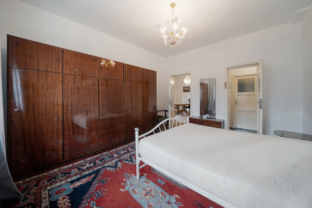 Etaj 1/Vila*120 mp utili+80 mp spatii comune*PRO TV*