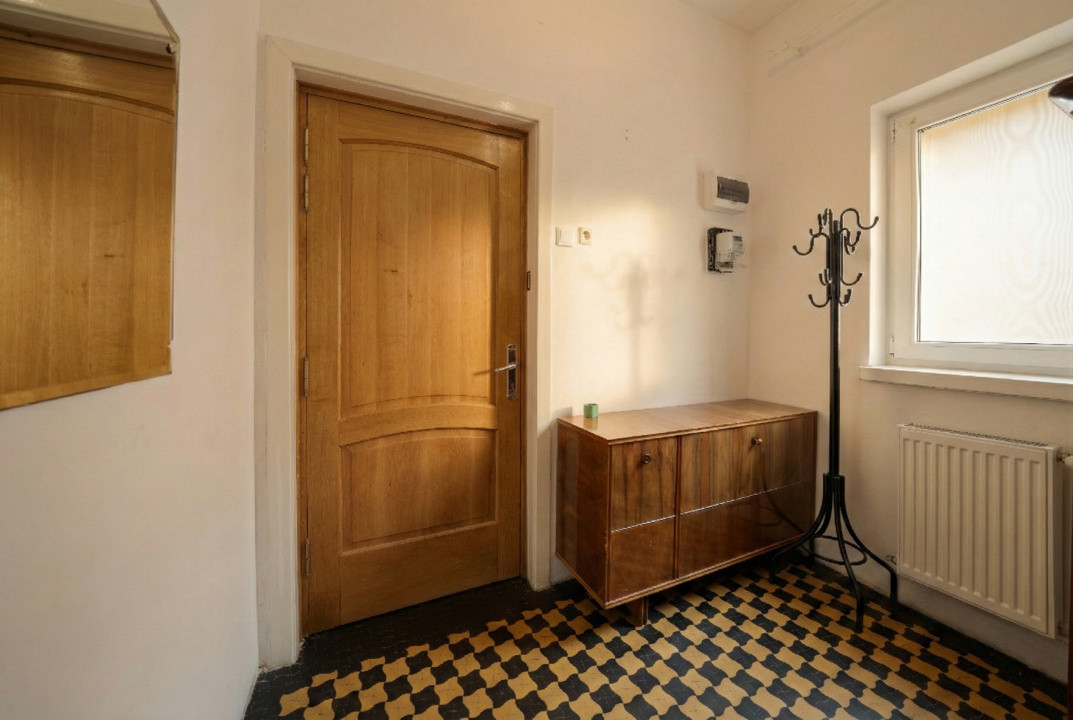 Etaj 1/Vila*120 mp utili+80 mp spatii comune*PRO TV*