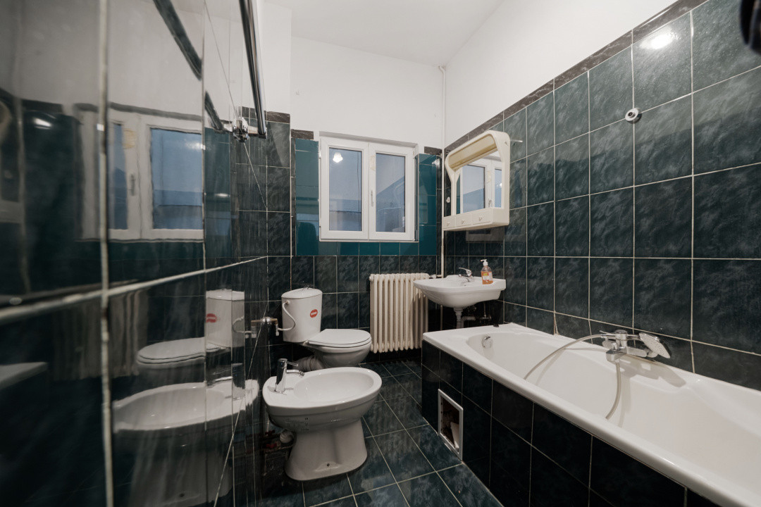 Etaj 1/Vila*120 mp utili+80 mp spatii comune*PRO TV*