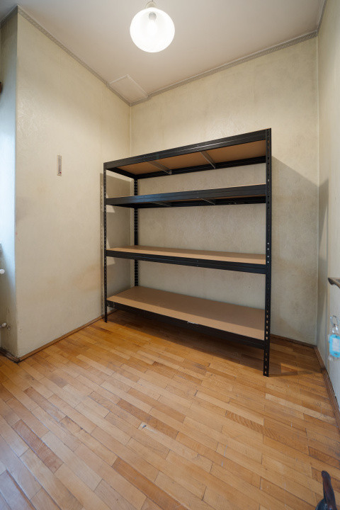 Etaj 1/Vila*120 mp utili+80 mp spatii comune*PRO TV*