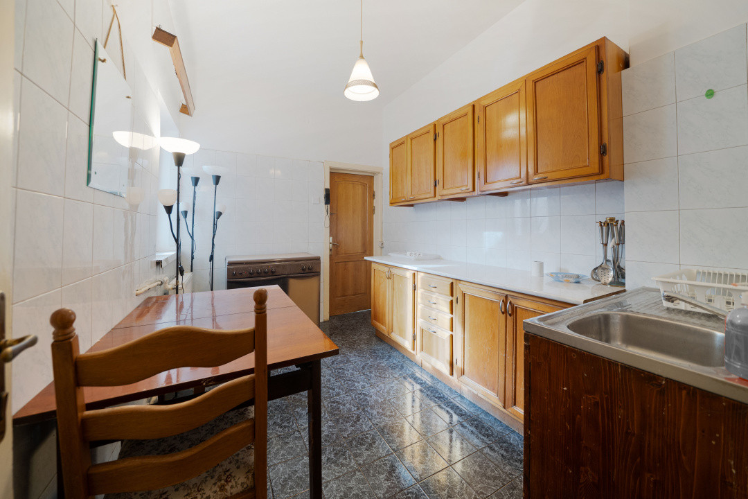 Etaj 1/Vila*120 mp utili+80 mp spatii comune*PRO TV*