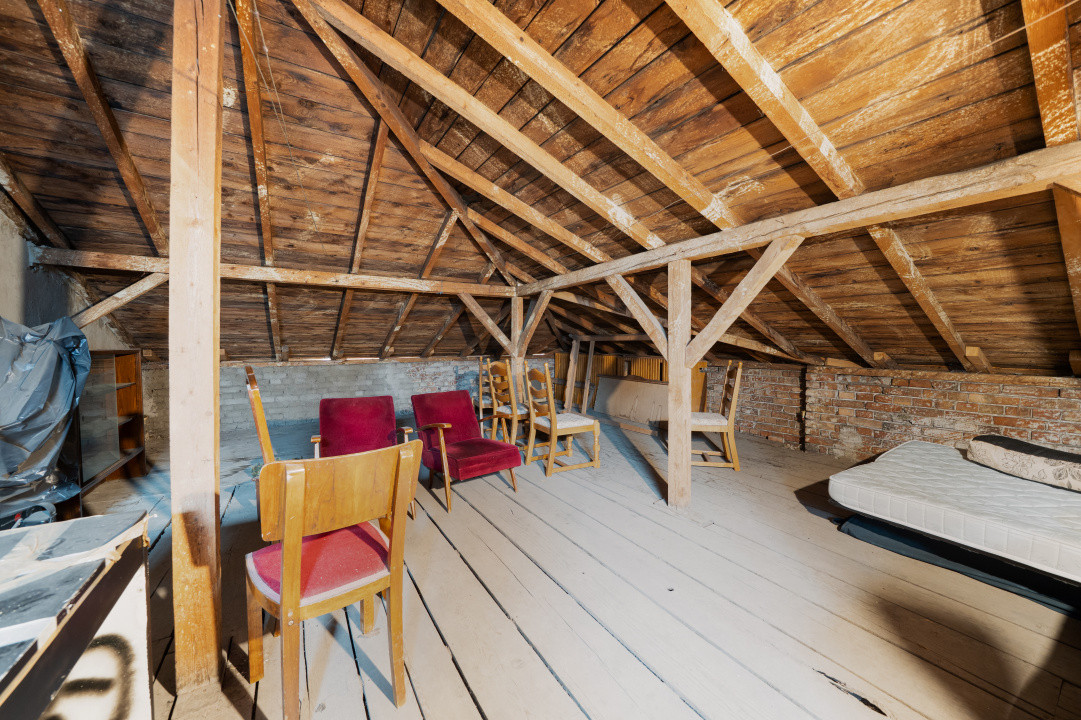 Etaj 1/Vila*120 mp utili+80 mp spatii comune*PRO TV*