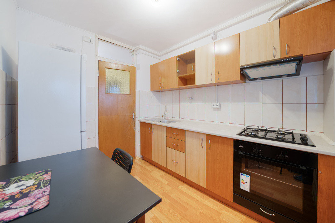 Decomandat*Mobilat si utilat modern*Malcoci 3*Etaj 6/10*Vedere spate*2 lifturi