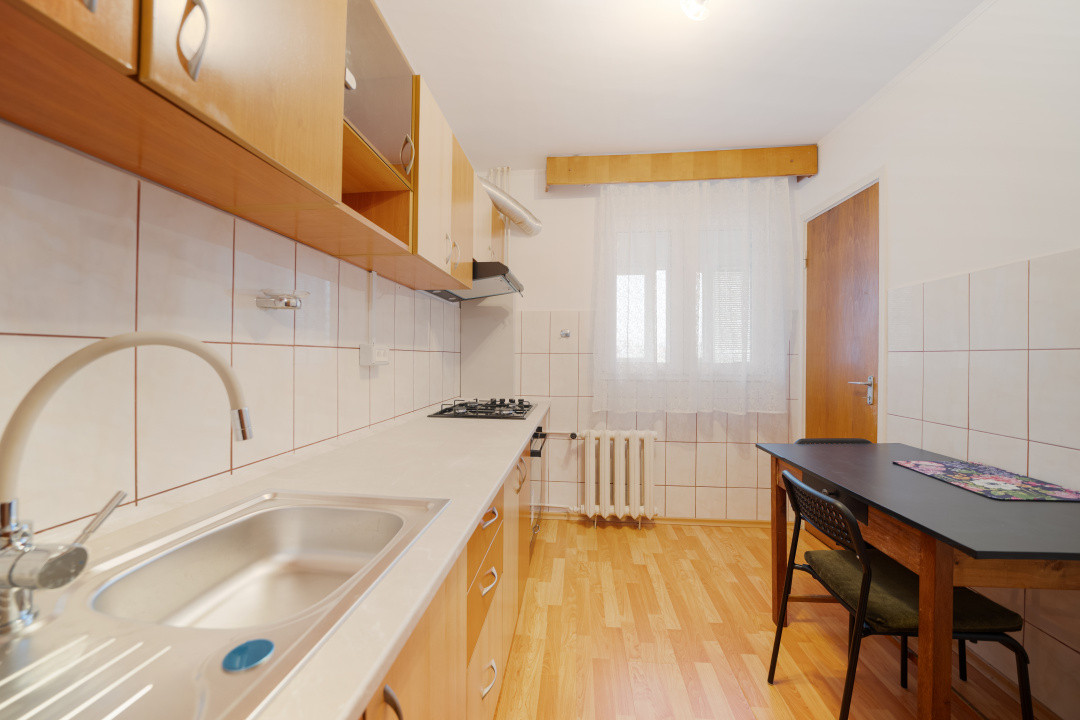 Decomandat*Mobilat si utilat modern*Malcoci 3*Etaj 6/10*Vedere spate*2 lifturi