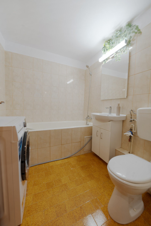 Decomandat*Mobilat si utilat modern*Malcoci 3*Etaj 6/10*Vedere spate*2 lifturi