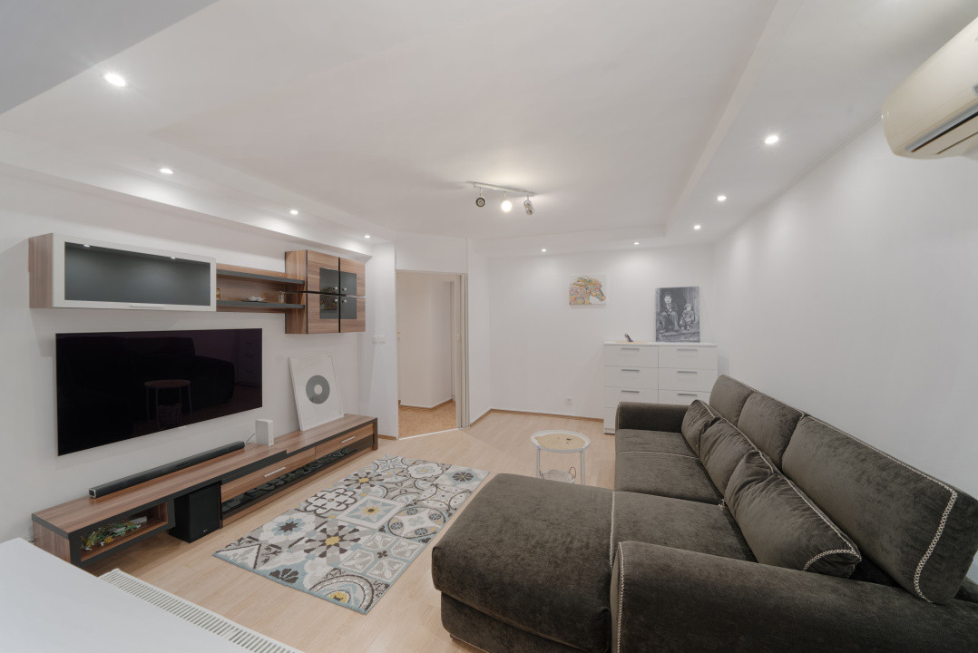 * Doamna Ghica*Delfinului* decomandat* 65mp