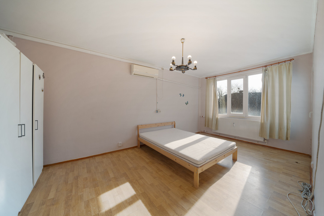 Decomandat* bloc 1980*etaj 3/8* 7 minute metrou* Str. Azurului