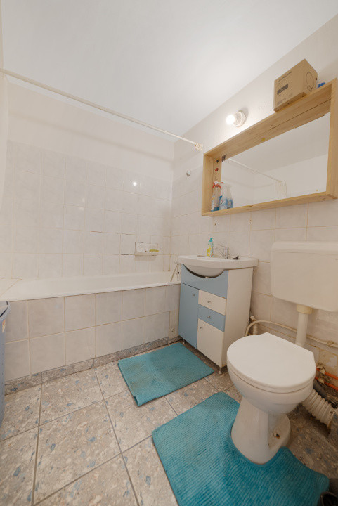 Decomandat* bloc 1980*etaj 3/8* 7 minute metrou* Str. Azurului