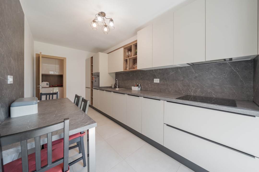 Parcului 20-Expozitiei* Loc de parcare*Mobilat si utilat modern* Vedere gradina 