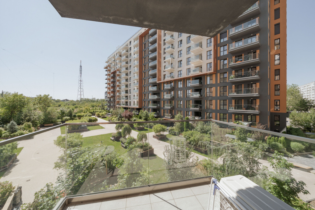 Parcului 20-Expozitiei* Loc de parcare*Mobilat si utilat modern* Vedere gradina 