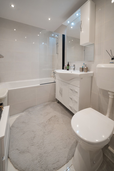 *Decebal 2 camere decomandat *amenajari lux