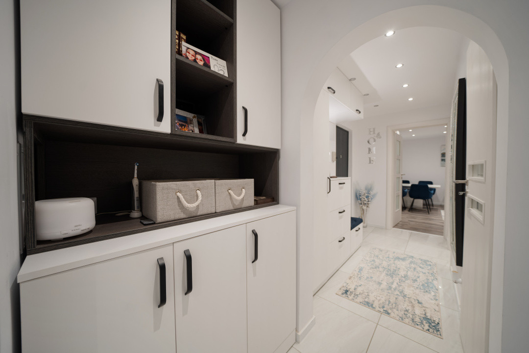 *Decebal 2 camere decomandat *amenajari lux