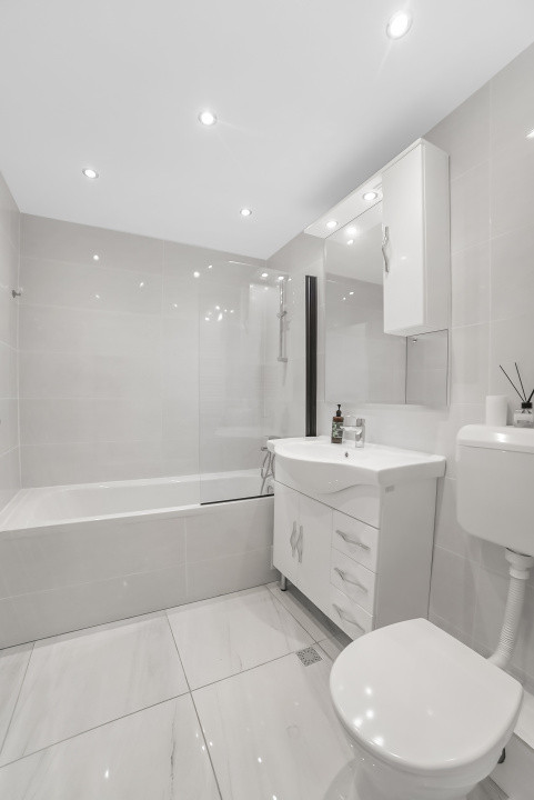 *Decebal 2 camere decomandat *amenajari lux