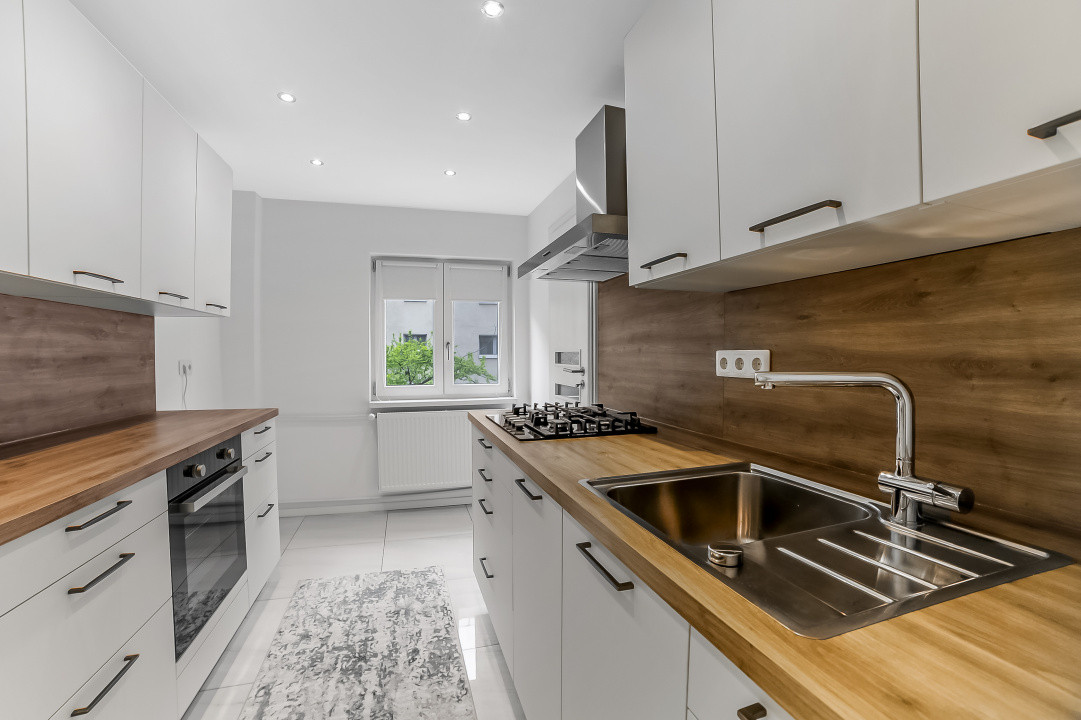 *Decebal 2 camere decomandat *amenajari lux