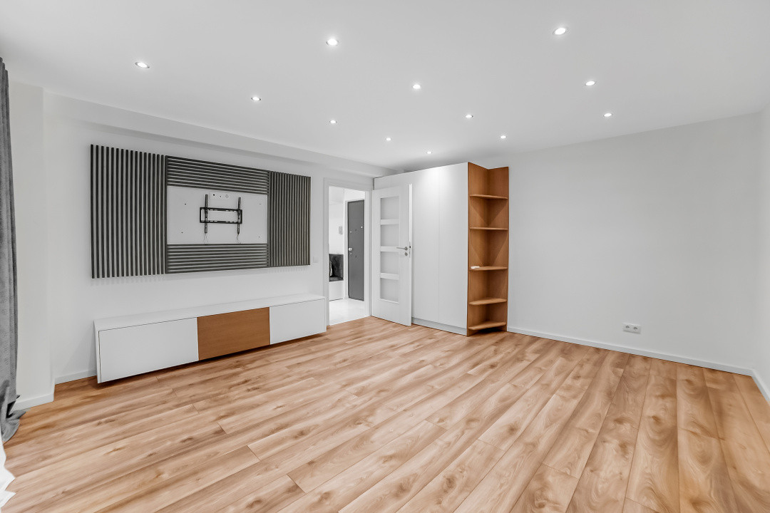 *Decebal 2 camere decomandat *amenajari lux