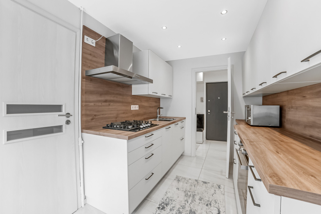 *Decebal 2 camere decomandat *amenajari lux