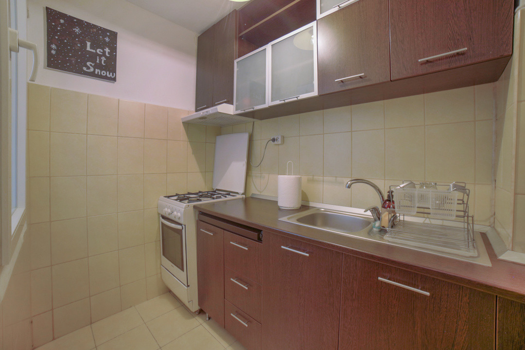 Garsoniera langa metrou Titan