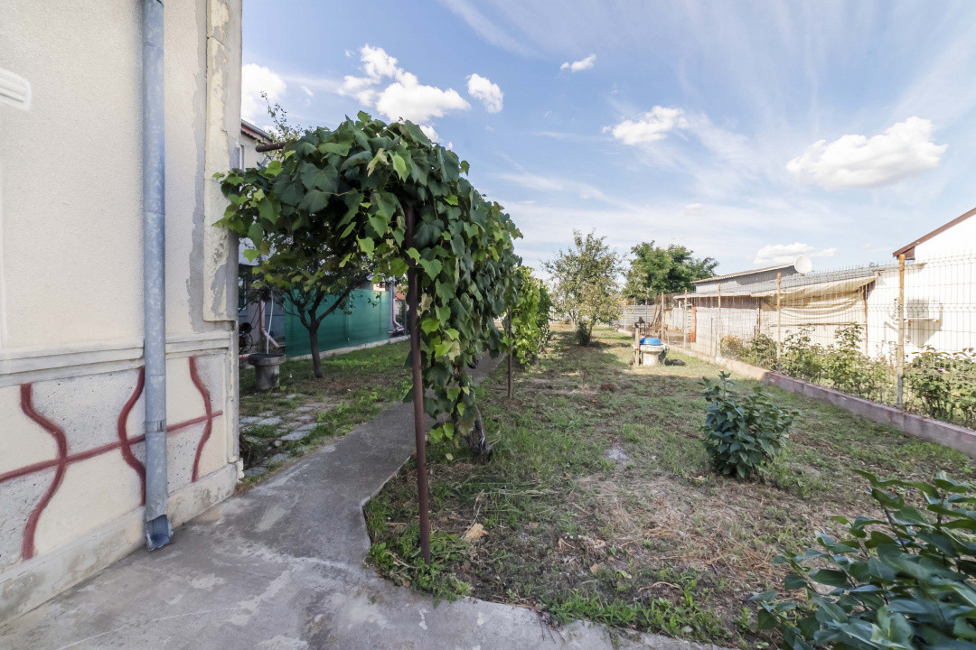 Tartasesti,str. Principala, 3040 mp teren, P+1, casa 1998, deschidere 12 m