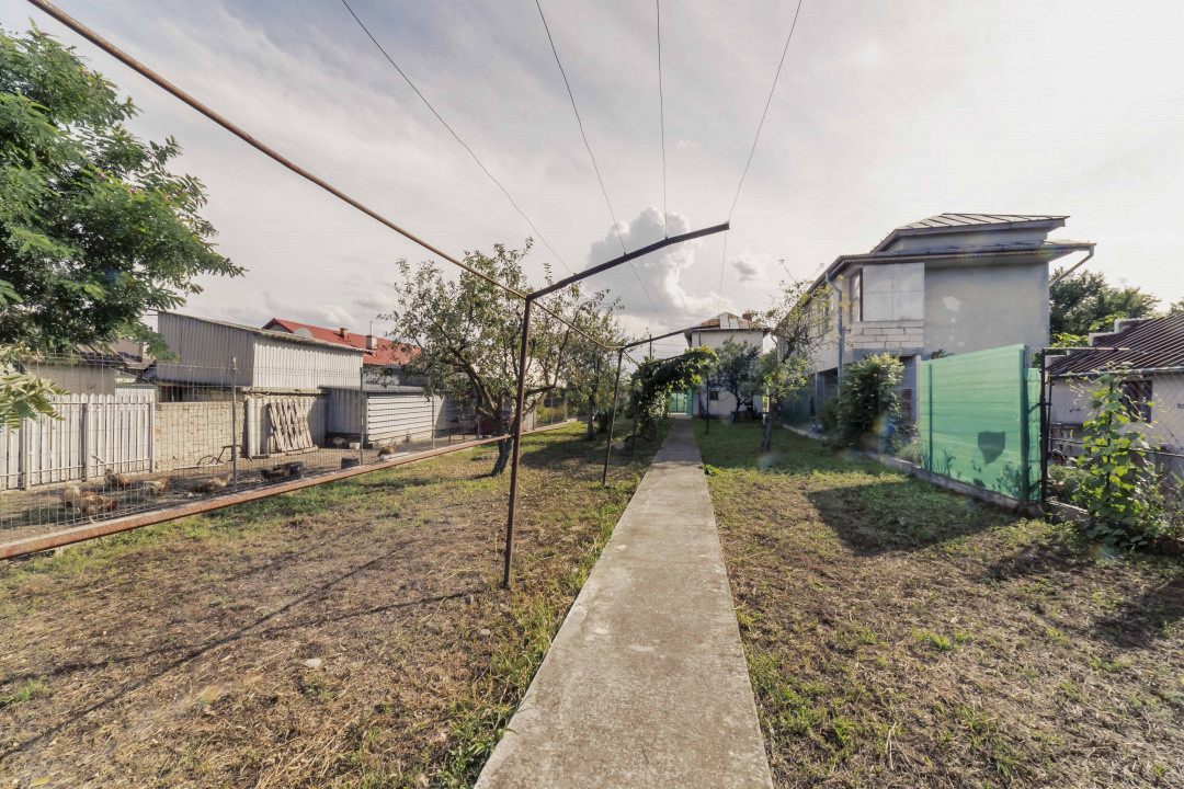 Tartasesti,str. Principala, 3040 mp teren, P+1, casa 1998, deschidere 12 m