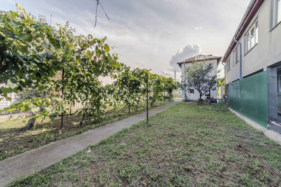 Tartasesti,str. Principala, 3040 mp teren, P+1, casa 1998, deschidere 12 m