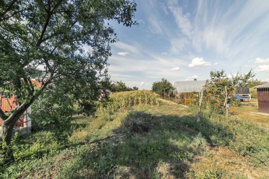Tartasesti,str. Principala, 3040 mp teren, P+1, casa 1998, deschidere 12 m